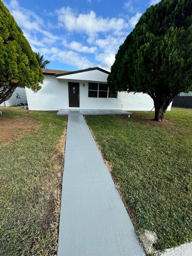 Building Photo - 27913 SW 131 AVE