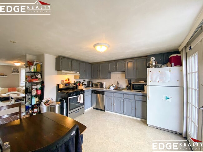 Building Photo - 5 Cottage St