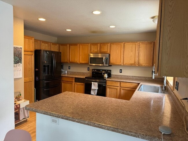 Building Photo - Stunning Home Near Waneka Lake with Modern...