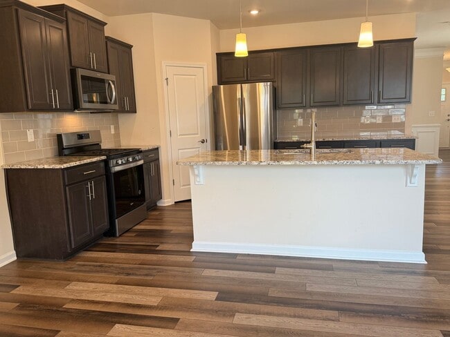 Building Photo - AMAZING LOCATION, Fantastic 4 Bed Home, In...