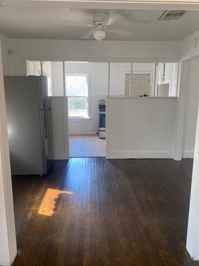 Building Photo - BIG SPRING TX - 2 Bed / 1 Bath home $900/m...