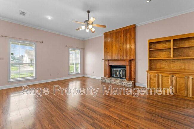 Foto del edificio - 13527 Parwood Ave