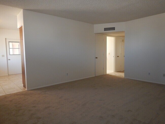 Building Photo - Very Nice 3 bedroom house