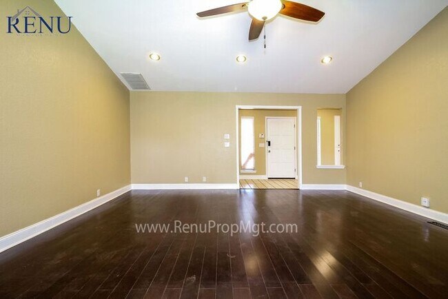 Foto del edificio - Spring Special: 1/2 off your first month! ...