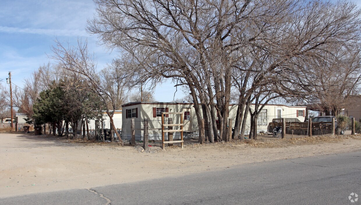 Building Photo - Pinon Mobile Court