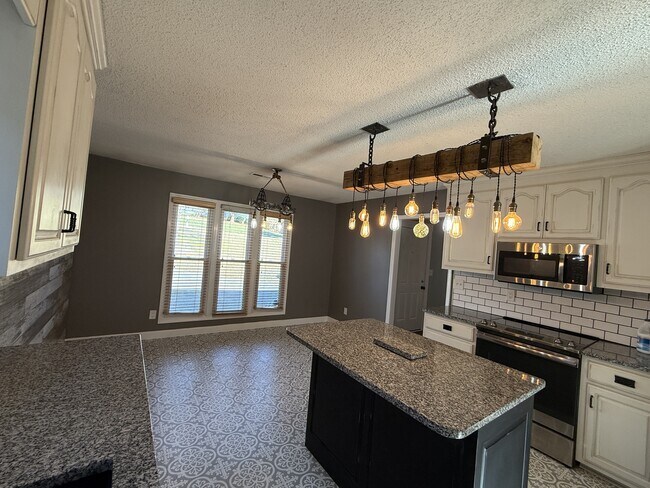 Building Photo - 5664 Buckhorn Rd