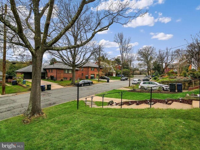 Foto del edificio - 5736 27th St NW