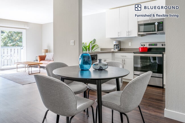 Building Photo - 655 S Fair Oaks Ave