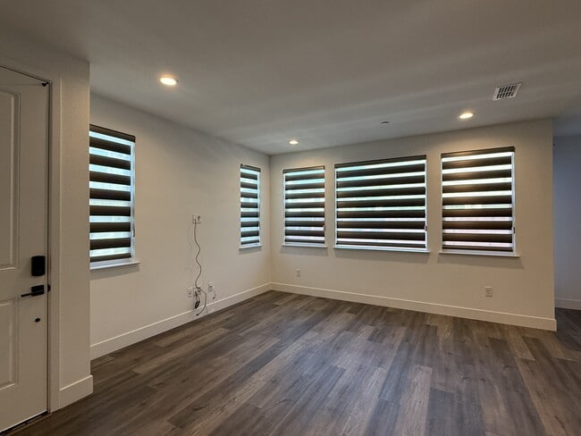 Building Photo - 64 E Frost Dr
