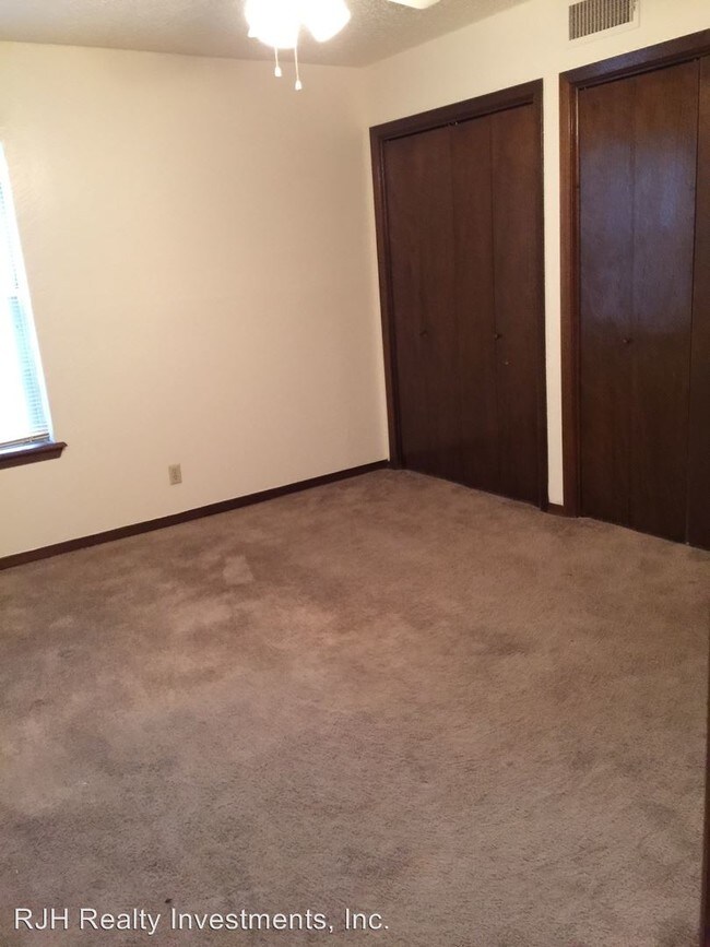 Building Photo - 2221 Lafayette Dr