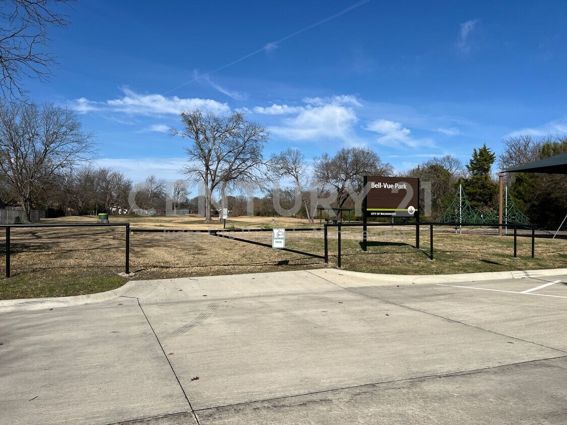 Foto del edificio - Charming 3/1/1 Bungalow in Waxahachie For Rent!