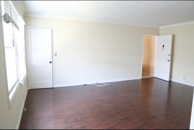 Foto del edificio - 1242-1244 Smithwood Dr