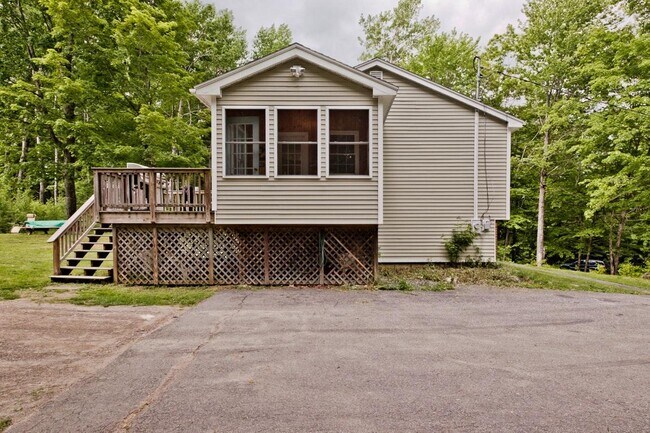 Building Photo - 407 Barnes Rd