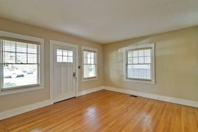 Foto del edificio - 2 Bed, 2 Bath Craftsman Style Home by Down...