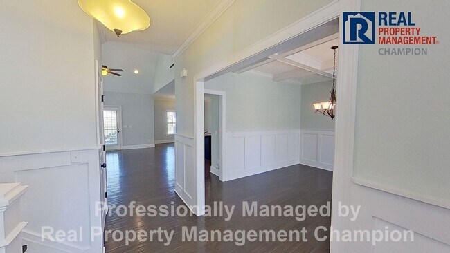 Foto del edificio - Spacious Executive Home with Open Floorpla...