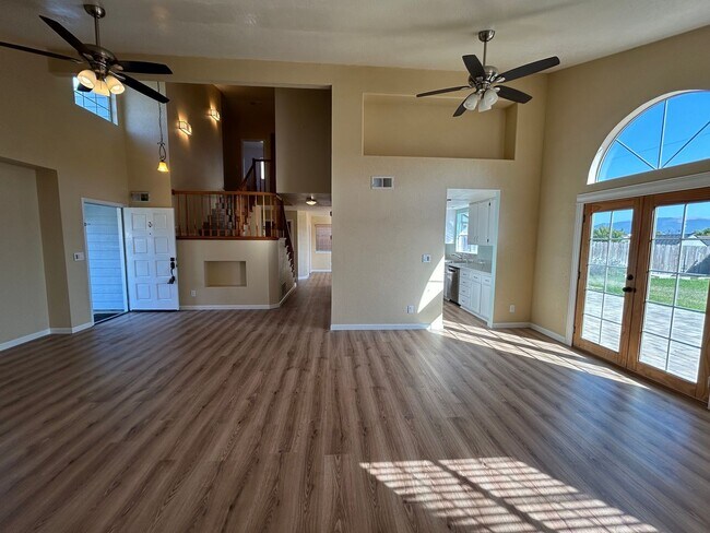 Foto del edificio - Centrally Located Expansive Home For Rent