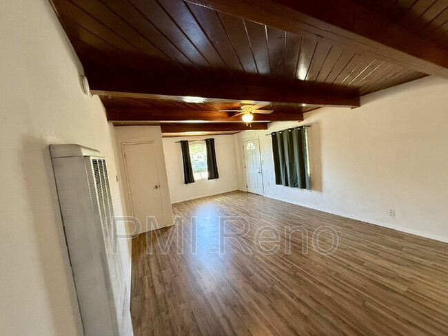 Building Photo - 335 Denslowe Dr