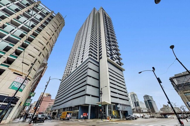 Building Photo - 235 W Van Buren St