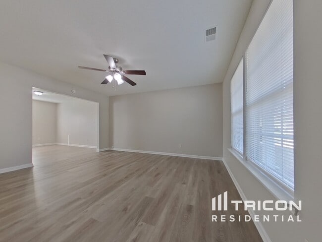 Foto del edificio - 221 Meyer Ln