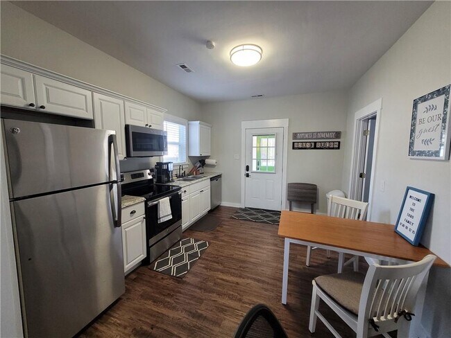 Foto del edificio - 11 Rodman Rd