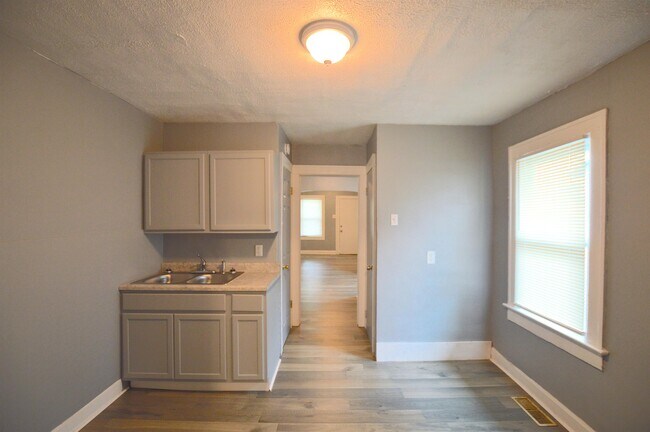 Building Photo - 2818 Meredith Ave