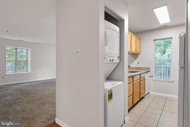 Building Photo - 1024 Willings Way