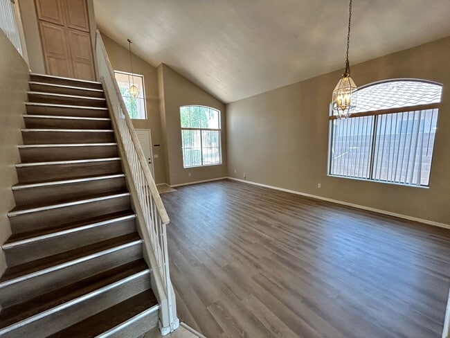 Building Photo - Spacious 4-Bedroom 3-Bath Peoria Home with...