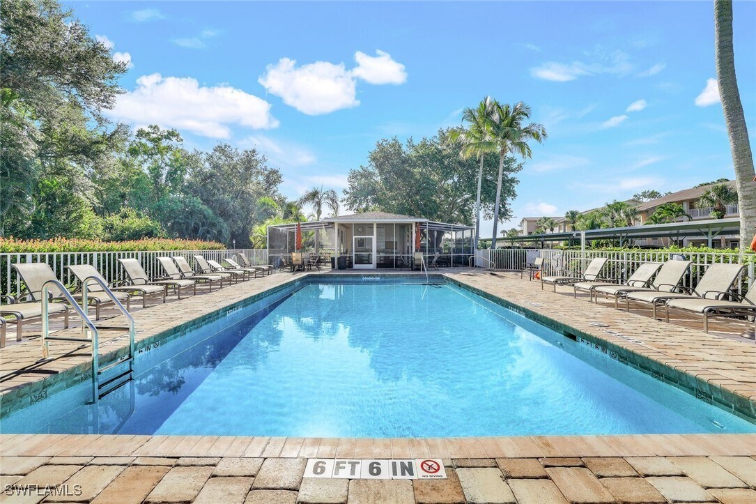 Foto del edificio - 7360 Glenmoor Ln