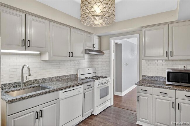 Foto del edificio - 13731 Elgin St