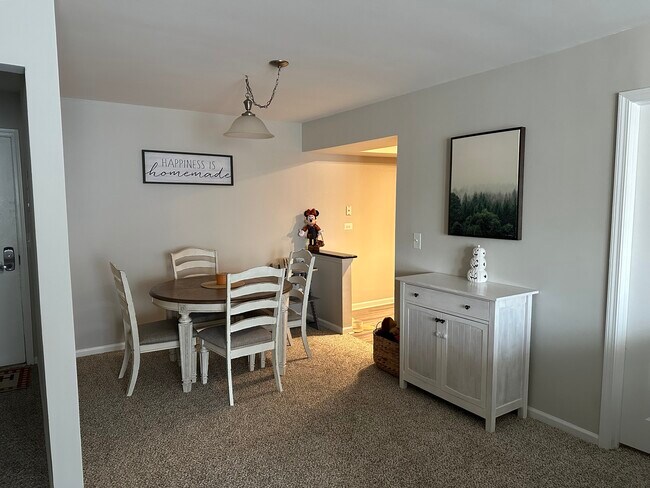 Building Photo - 1100 N Plum Grove Rd