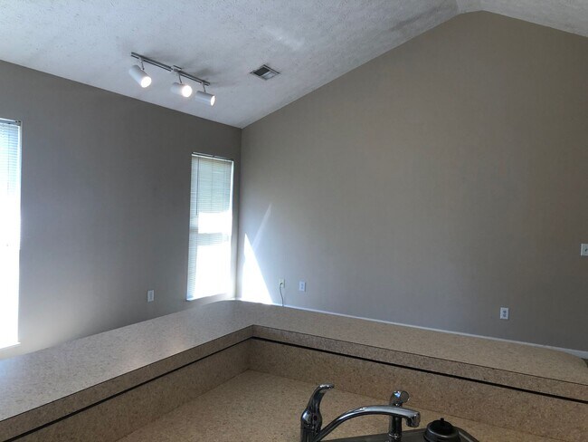 Foto del edificio - Lovely ranch home in Madison! Coming Soon