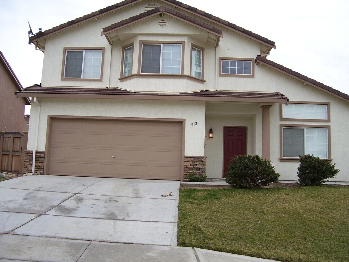 Primary Photo - Spacious 4 bedroom 3 bath home in Soledad