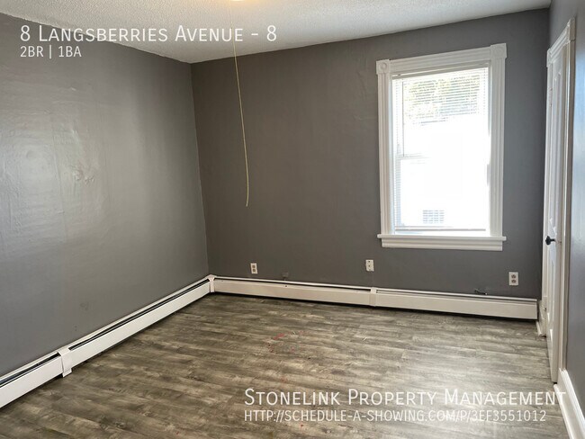 Building Photo - 8 Langsberries Avenue