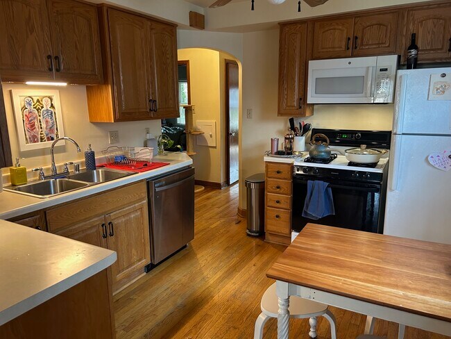 Foto del edificio - 4471 N Woodburn St