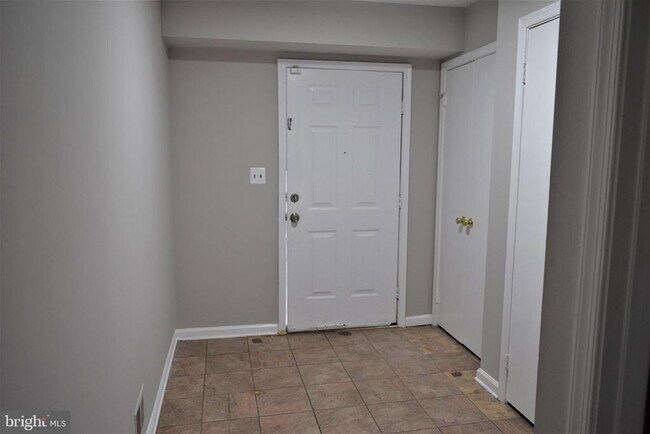 Building Photo - 14251 Oxford Dr
