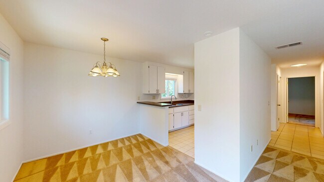 Foto del edificio - 348 Robinson St
