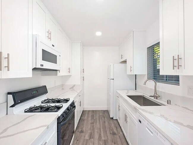 Foto del edificio - Eastside Costa Mesa Upgraded 2 bed, 1 bath
