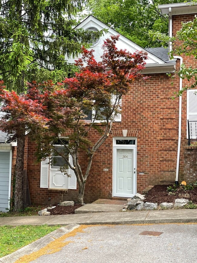 Building Photo - 306 Leisure Ct