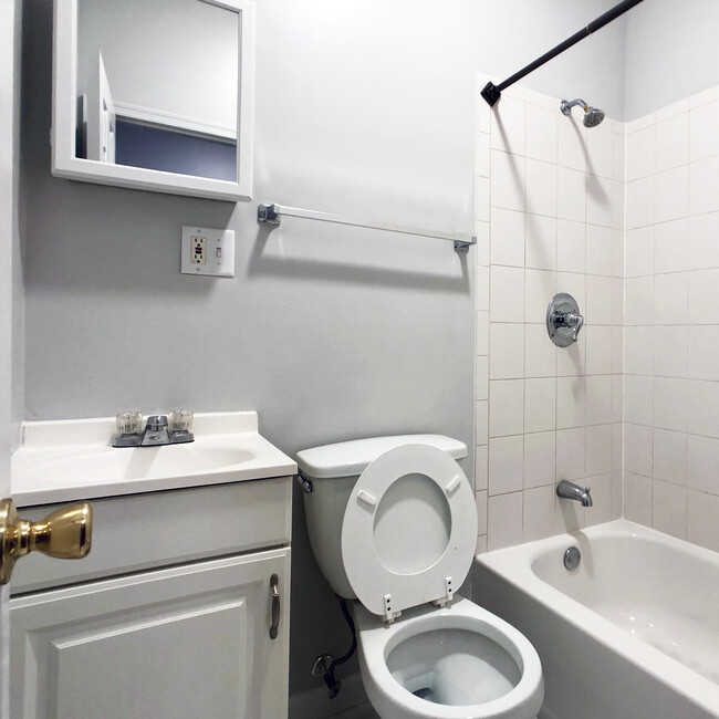 Apartamento 1 Baño - 3525 Kensington Ave