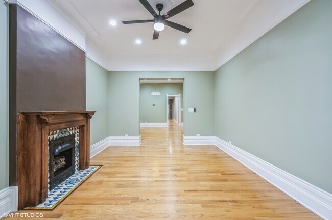 Foto del edificio - 927 W Newport Ave
