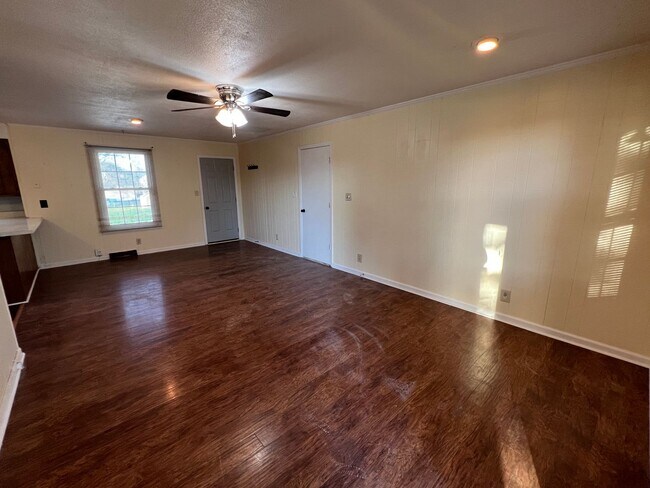 Building Photo - 813 Ringgold Rd