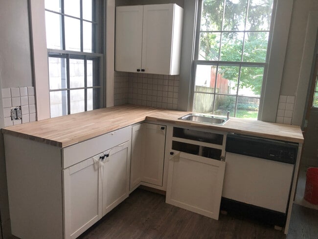 Foto del edificio - 229 S Market St