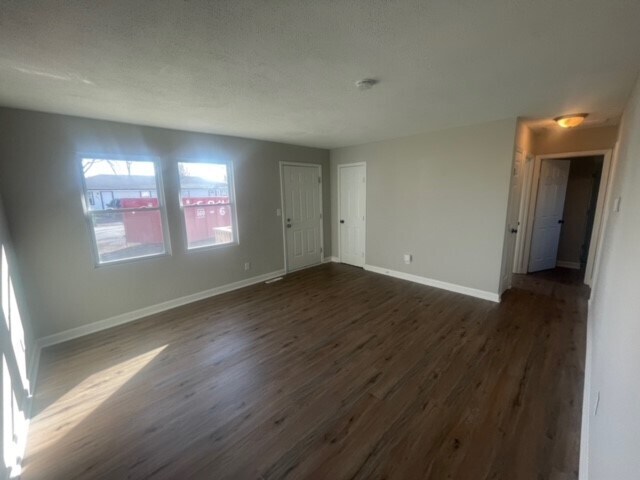 Building Photo - 818 Wix Ln