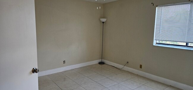 Building Photo - 2866 S University Dr