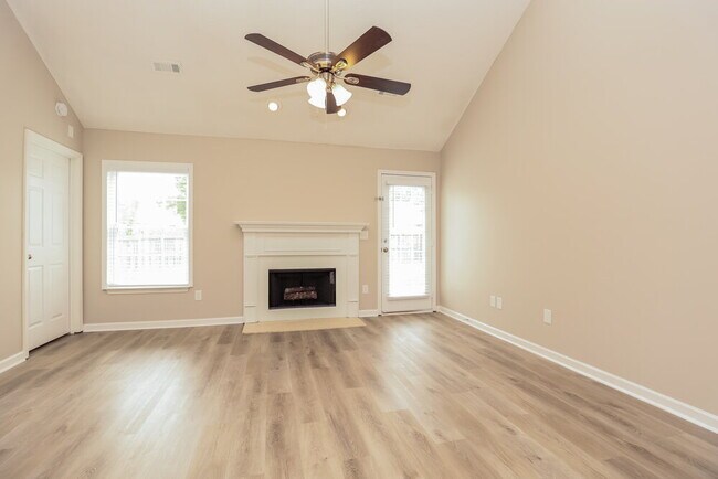 Foto del edificio - 3012 Deer Trail Dr