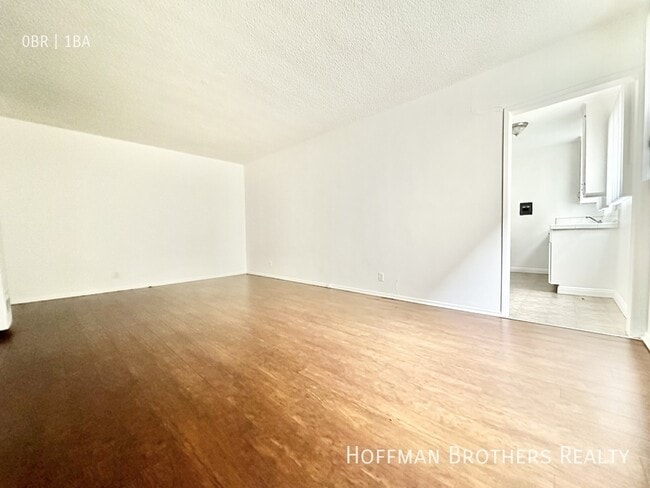 Building Photo - 1350 N Citrus Ave