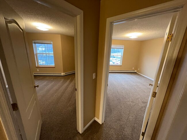 Building Photo - Meadowlawn Village