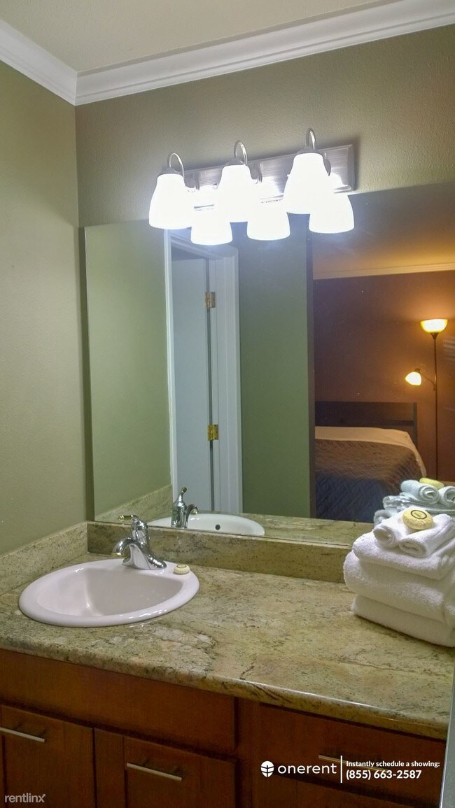 Foto del edificio - 2 br, 2 bath Apartment - 15 Mateo Ave APT 2