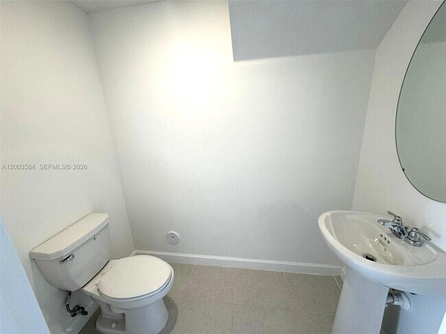 Foto del edificio - 2877 SE 24th Ct