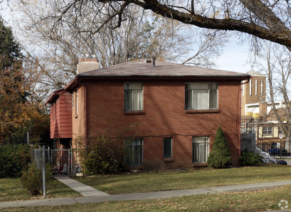 Building Photo - 2340 Redondo Ave